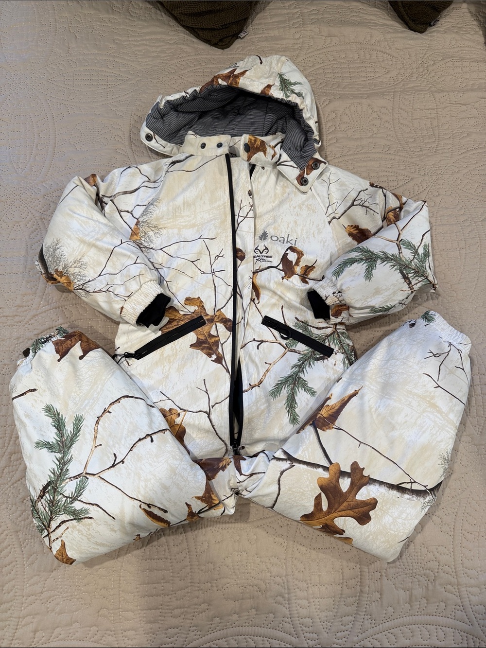 OAKI Kids White with Brown camo Leaf Print snowsuit - Picture 2 of 7